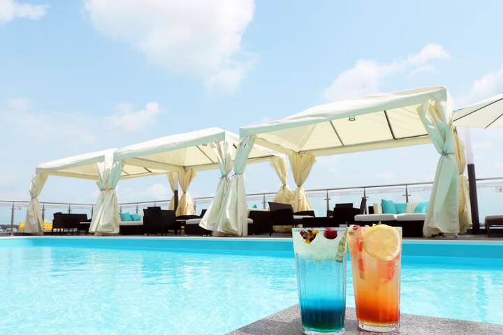 Hotel Pool