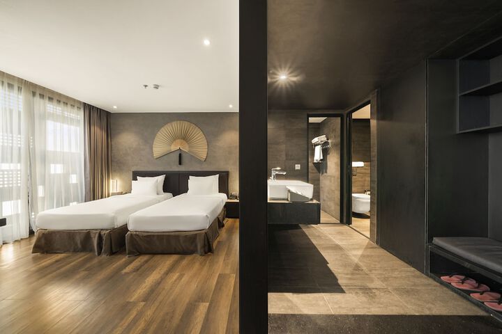 Room 50 of 80