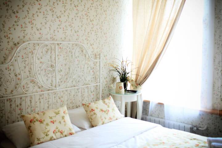 Room 6 of 77