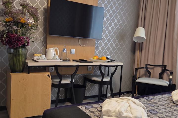 Room 35 of 80