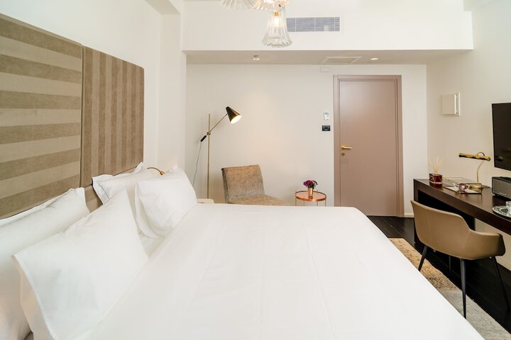 Room 11 of 85