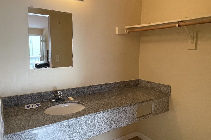 Bathroom sink