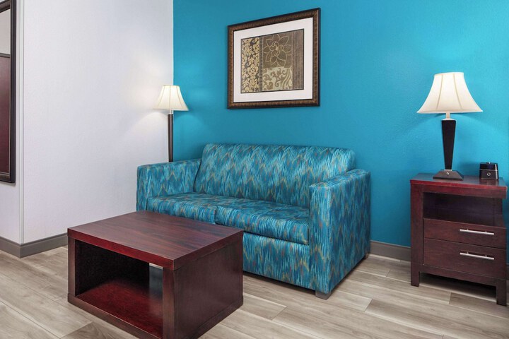 Room 13 of 40