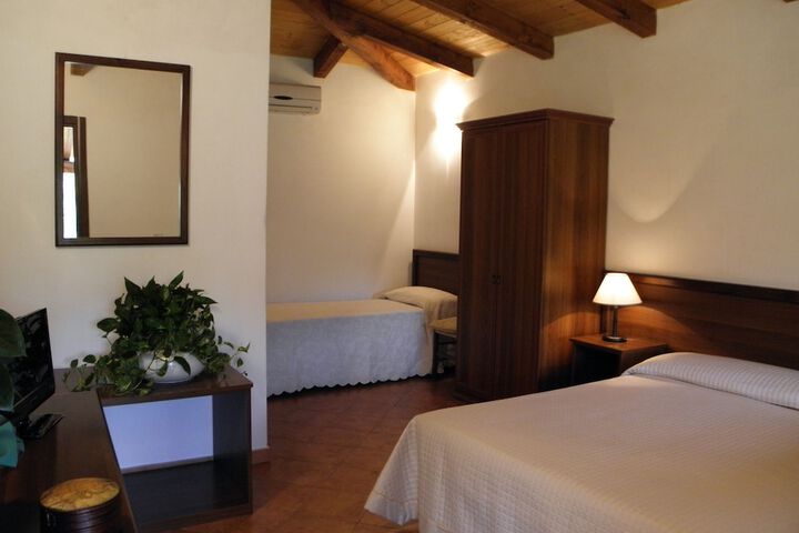 Room 3 of 32