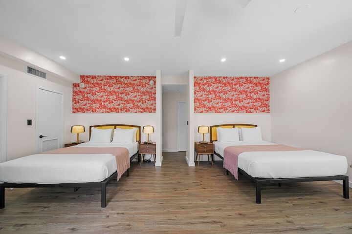 1 Queen Bed (22 of 27)