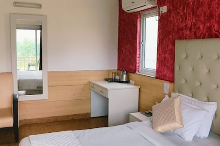Room 4 of 34