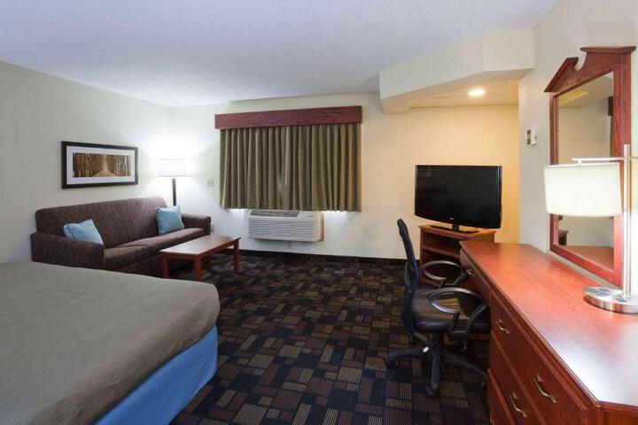 1 King Bed Studio Suite (7 of 8)