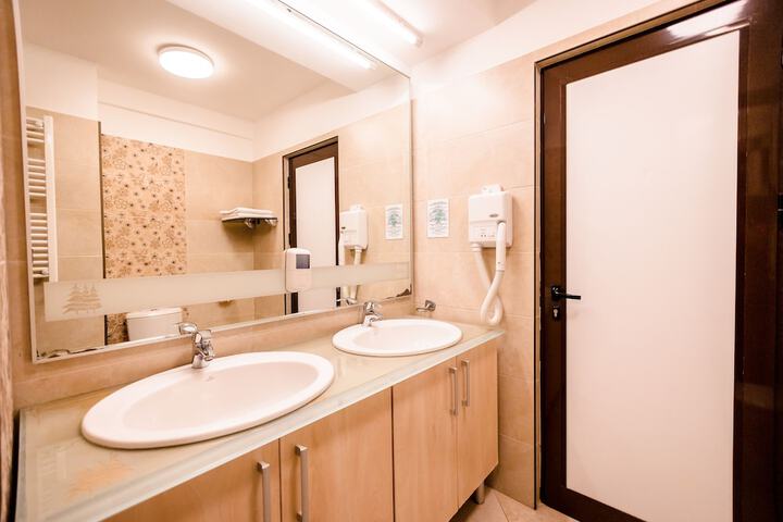 Room 35 of 146