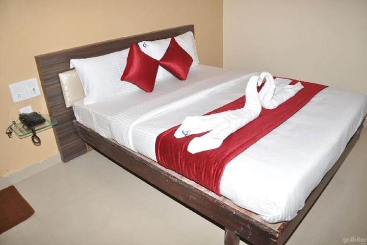 Room 5 of 9