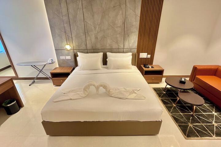 Room 25 of 97