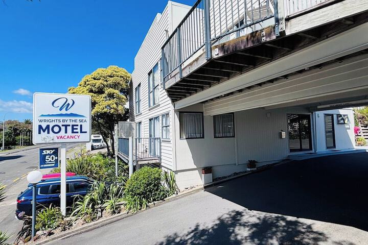Hotel 74 of 77