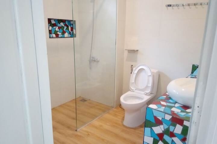 Room 124 of 178