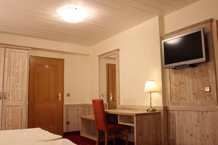 Room 2 of 40