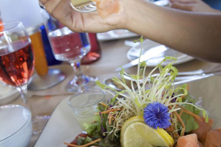 Dining 32 of 64