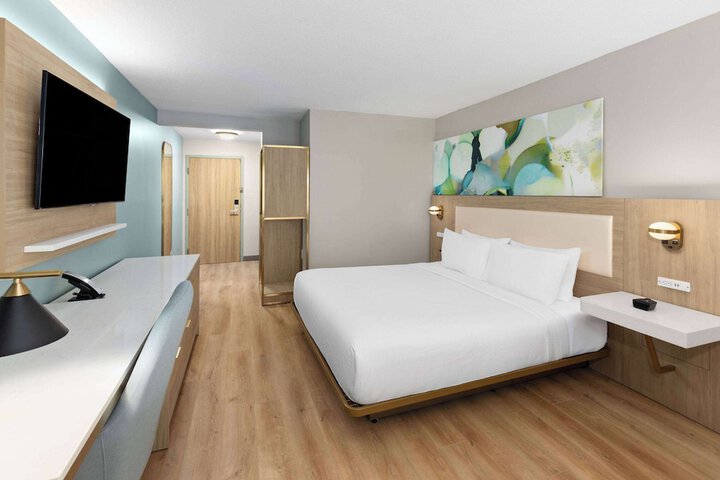 1 King Bed (9 of 11)