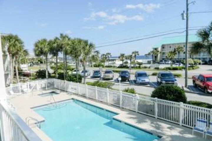 Exterior of Grand Caribbean East 209