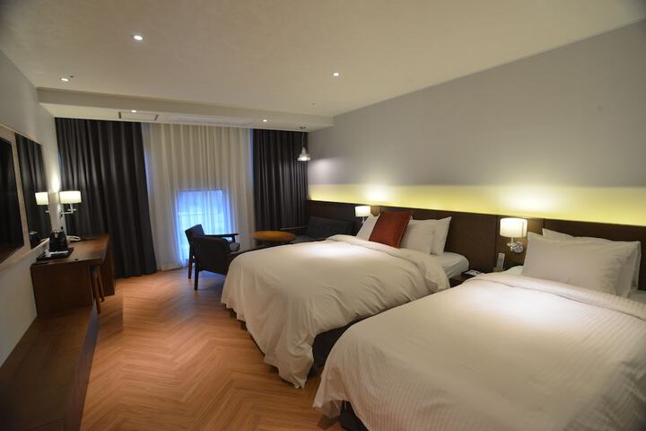 Room 6 of 24