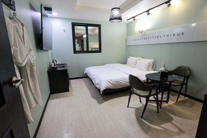 Room 34 of 93