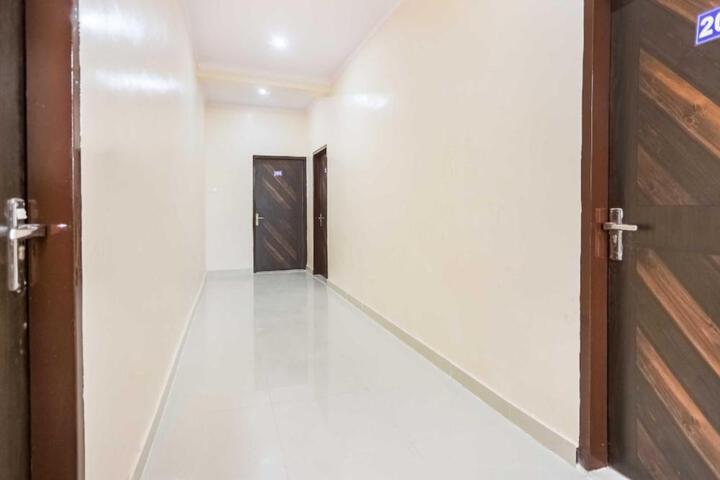 OYO 805937 Dezire Residency