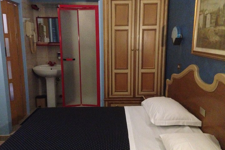 Room 6 of 56