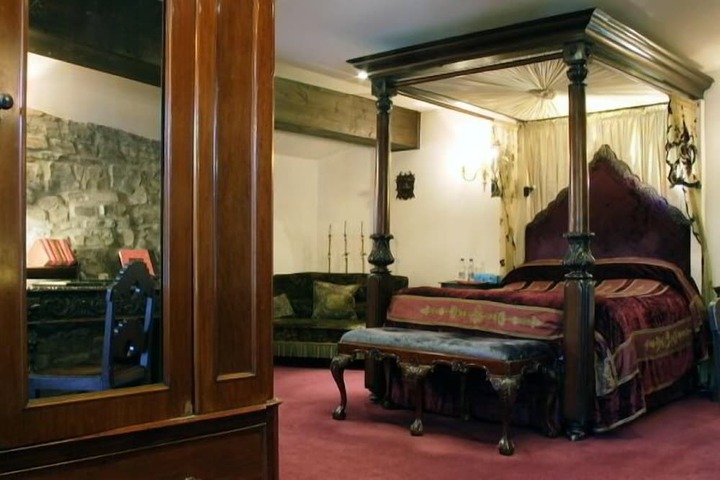 Room 5 of 34