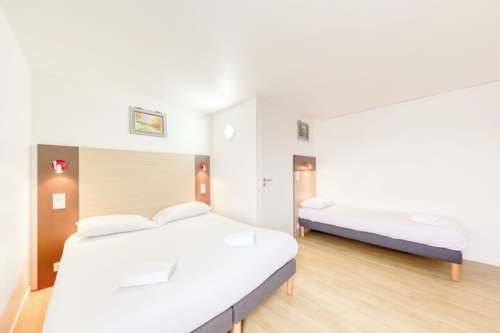 Room 10 of 33