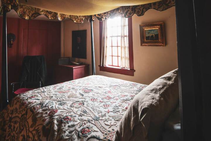 Room 8 of 33