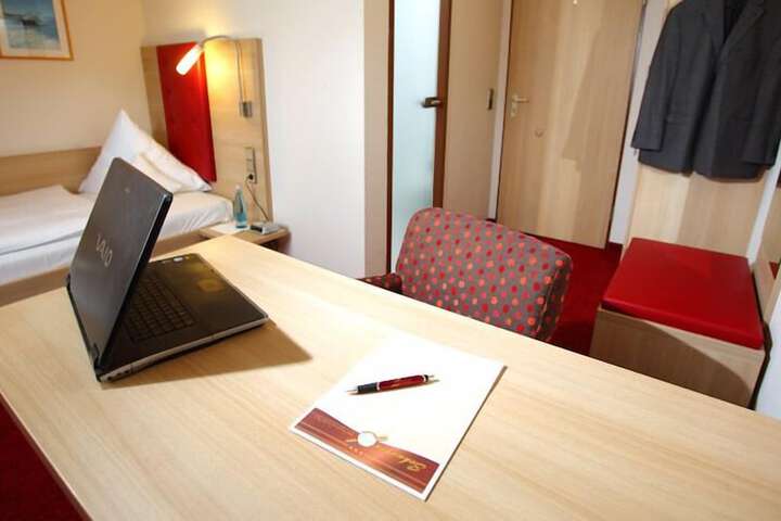 Room 13 of 29