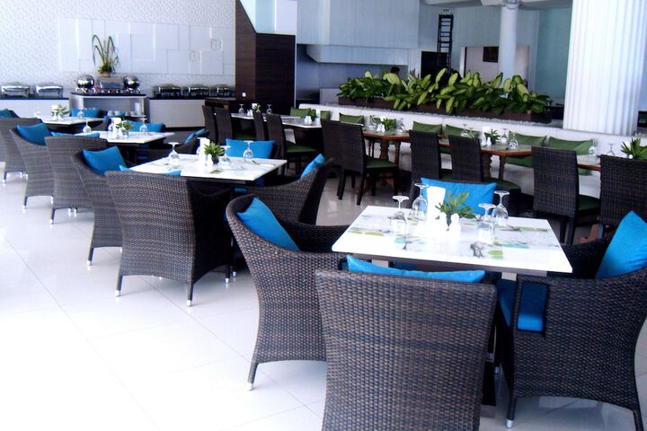 Dining 40 of 64