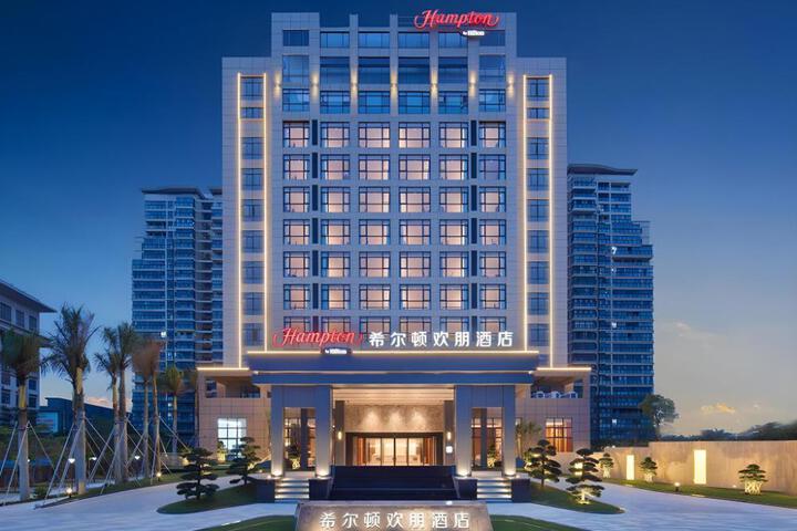 Exterior of Hampton by Hilton Qionghai Railway Station