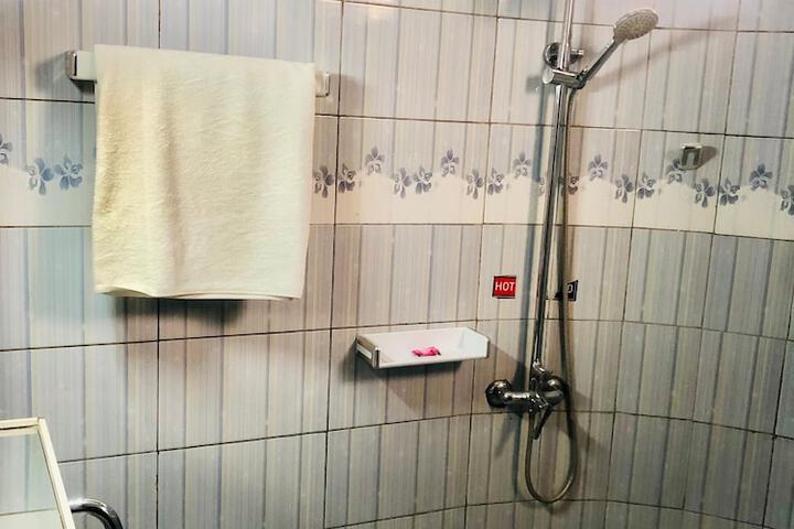 Room 10 of 40