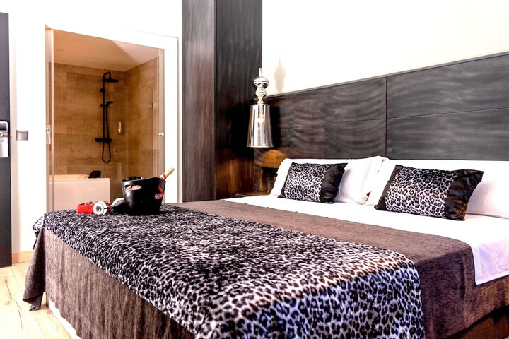 Room 5 of 68