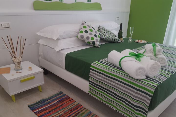 Room 33 of 86