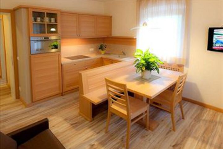 Room 16 of 28