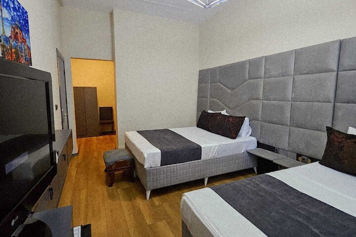 Room 143 of 204