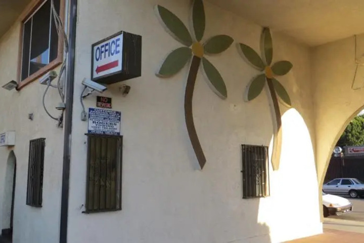 BROADWAY MOTEL