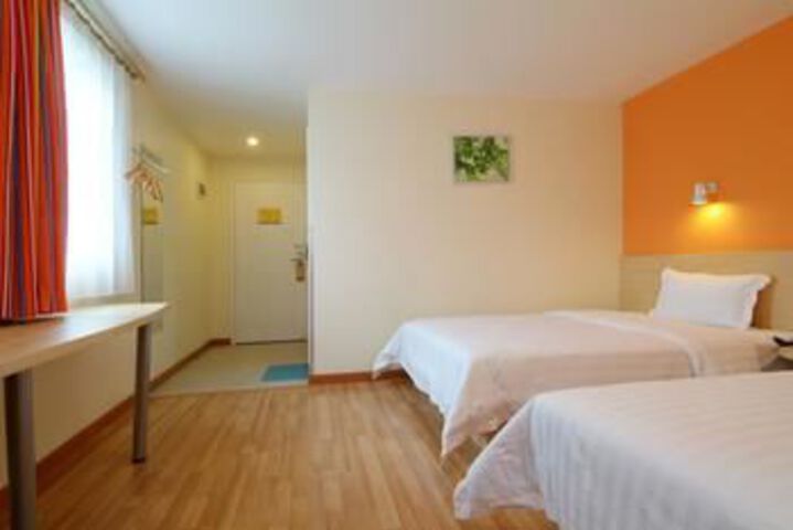 Room 12 of 24