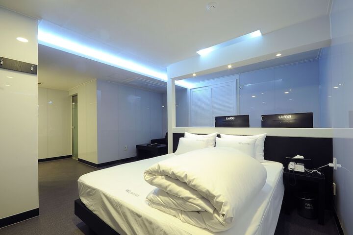 Room 7 of 36