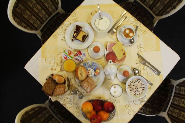 Breakfast/Coffee Service 29 of 40