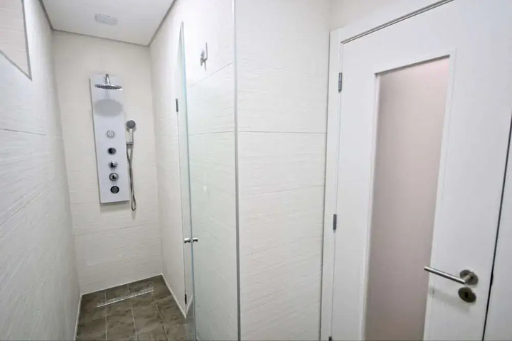 Room 9 of 17