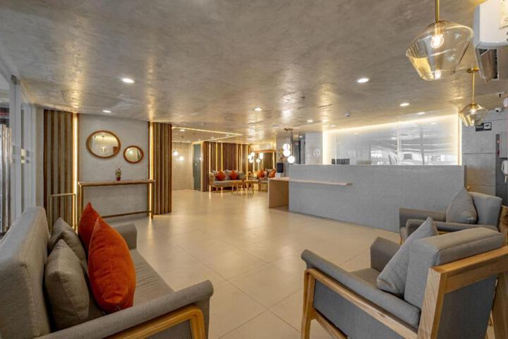 iHotel Uptown BGC