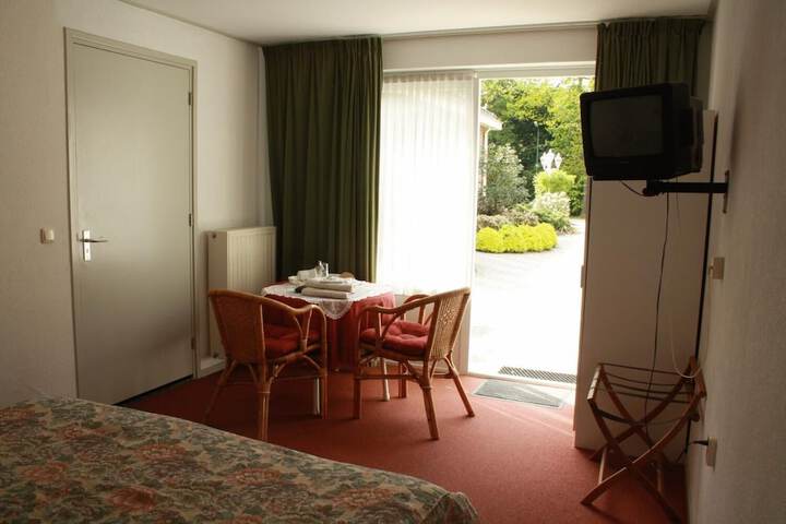 Room 10 of 46