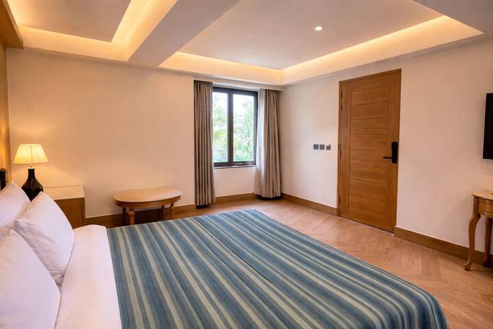 Room 2 of 40