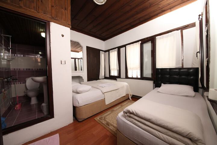 Room 14 of 46