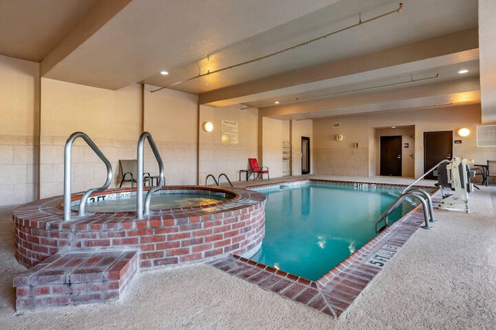 Hotel Pool