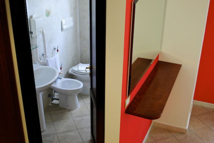 Room 15 of 39