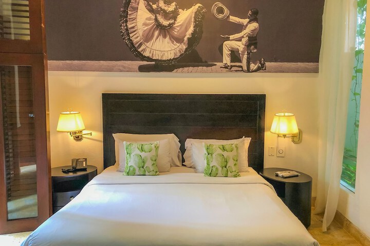 Room 4 of 65