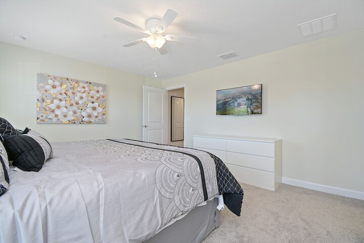 Room 10 of 27
