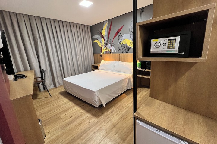 Room 10 of 30