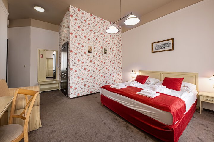 Room 6 of 74
